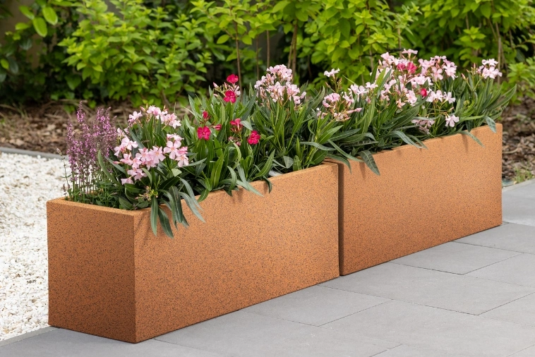 Prostokątna długa donica na taras Long Maxi efekt stalowej rdzy 